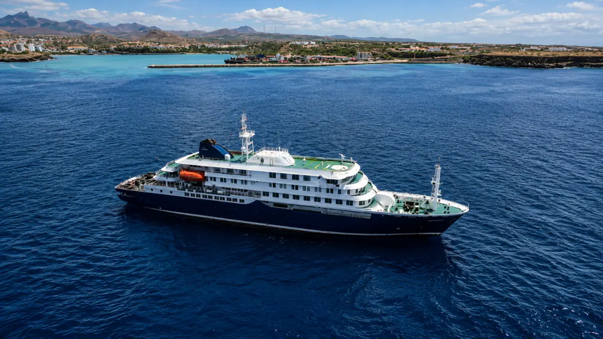 kapal pesiar mv hondius di samudra atlantik