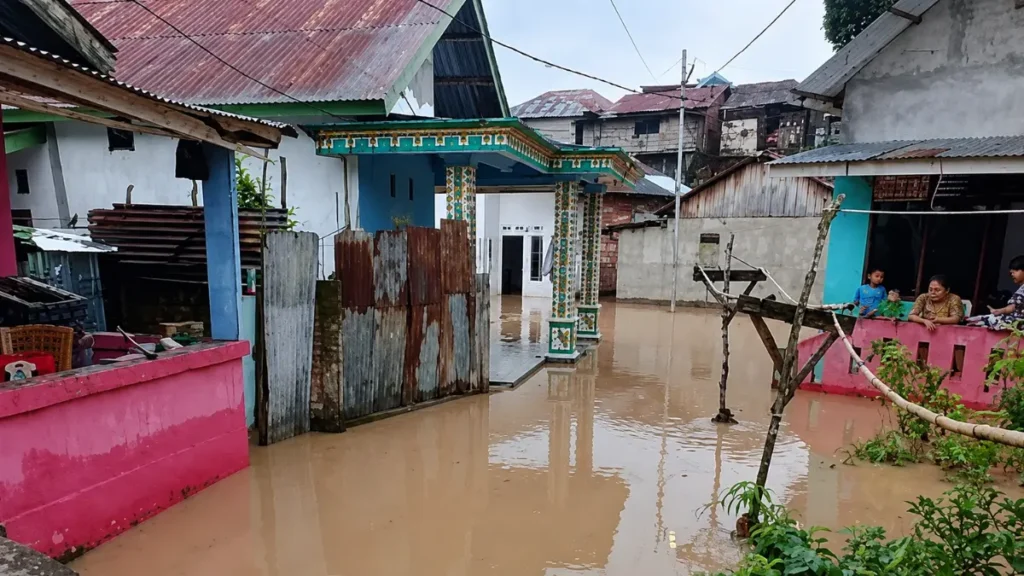 kondisi banjir yang merendam permukiman warga akibat luapan Sungai Mesat di Lubuklinggau