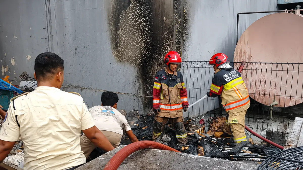 kebakaran bangunan eks hypermart yasmin bogor