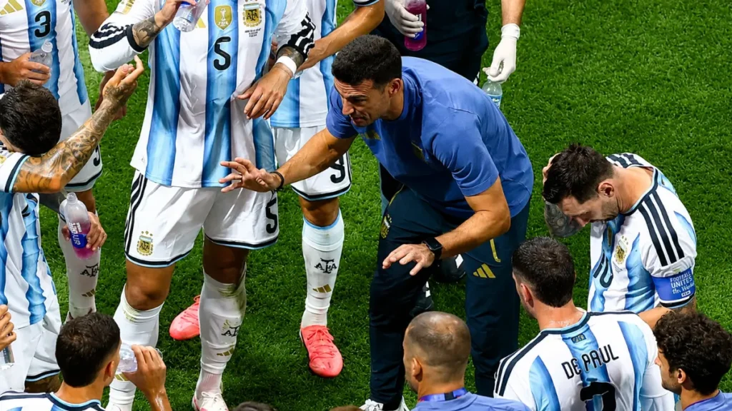 Lionel Messi merayakan kemenangan dramatis Argentina atas Mesir pada babak gugur Piala Dunia 2026.