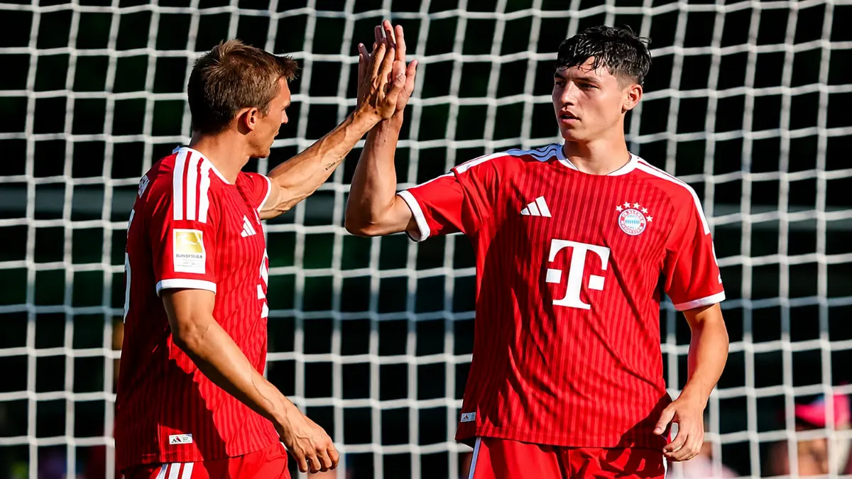 Pemain Bayern Munich merayakan kemenangan 15-0 atas Rottach-Egern pada laga pramusim.