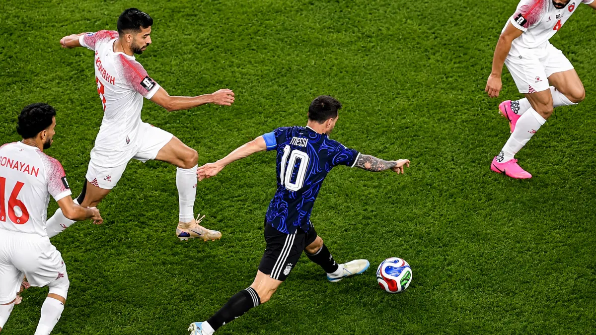 Lionel Messi mengumumkan pensiun dari Timnas Argentina setelah lebih dari 20 tahun menjalani karier internasional.
