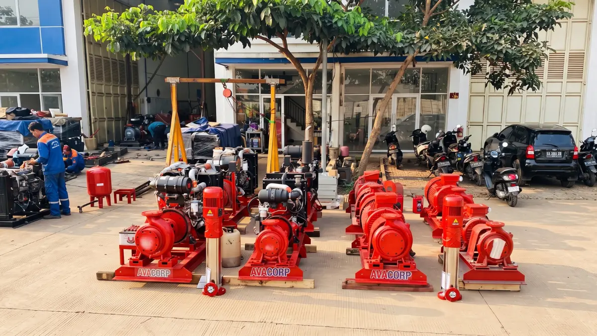 Sistem Pompa Hydrant AVACORP terdiri dari Diesel Fire Pump, Electric Fire Pump, dan Jockey Pump untuk sistem proteksi kebakaran.