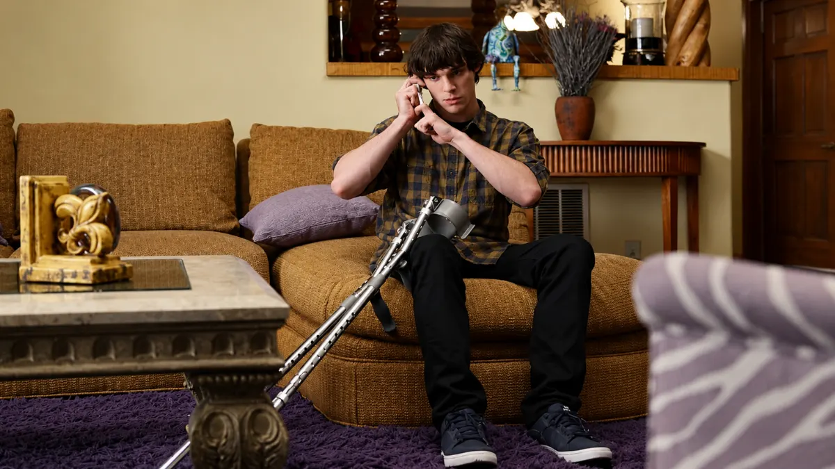 RJ Mitte dikenal sebagai pemeran Walter White Jr. atau Flynn dalam serial Breaking Bad dan aktif memperjuangkan hak penyandang disabilitas.
